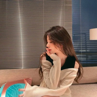 精致绝美好看的女生头像图片