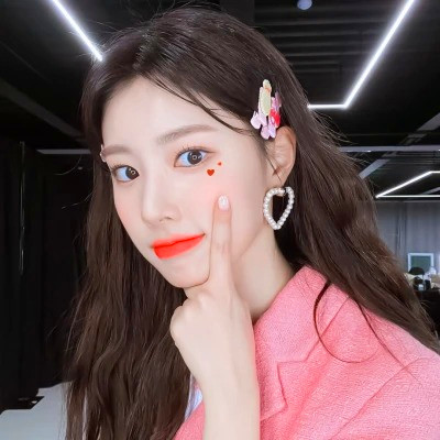 精致绝美好看的女生头像图片
