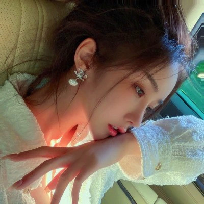 精致绝美好看的女生头像图片