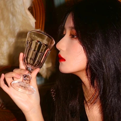 精致绝美好看的女生头像图片