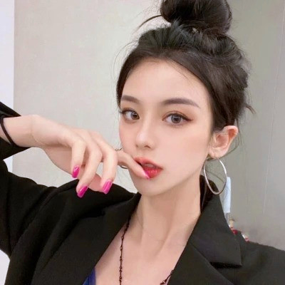 精致绝美好看的女生头像图片