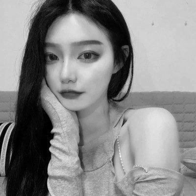 超好看的黑白头像女生高清图片