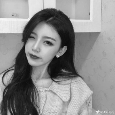 超好看的黑白头像女生高清图片