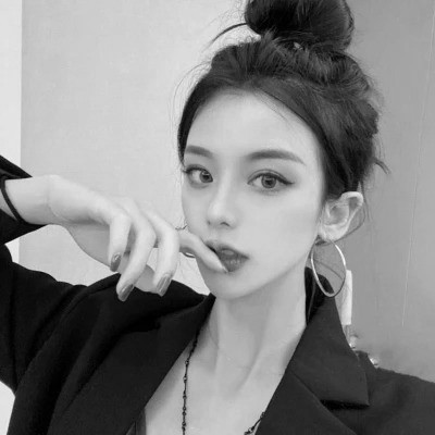 超好看的黑白头像女生高清图片