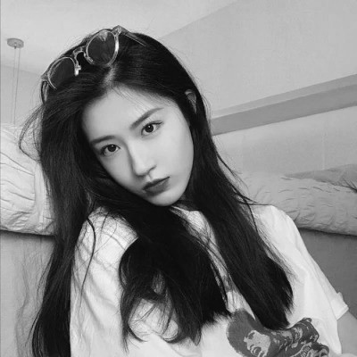 超好看的黑白头像女生高清图片
