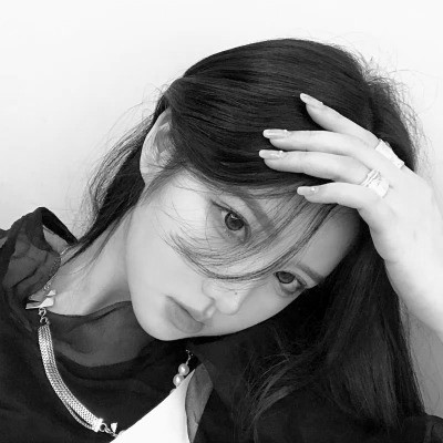 超好看的黑白头像女生高清图片