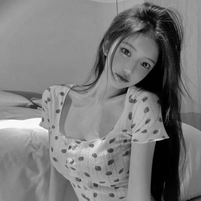 超好看的黑白头像女生高清图片