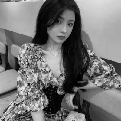 超好看的黑白头像女生高清图片
