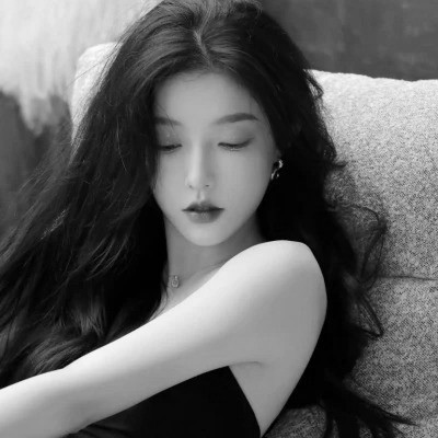 超好看的黑白头像女生高清图片
