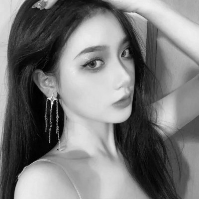 超好看的黑白头像女生高清图片
