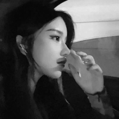 超好看的黑白头像女生高清图片