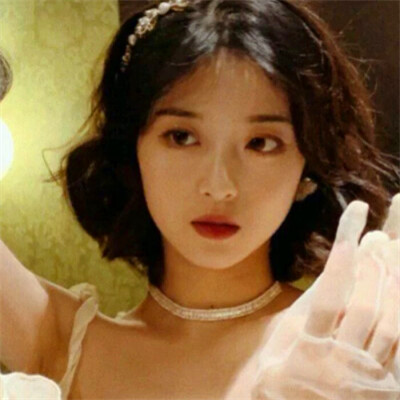 女生微信头像简约干净真人图片