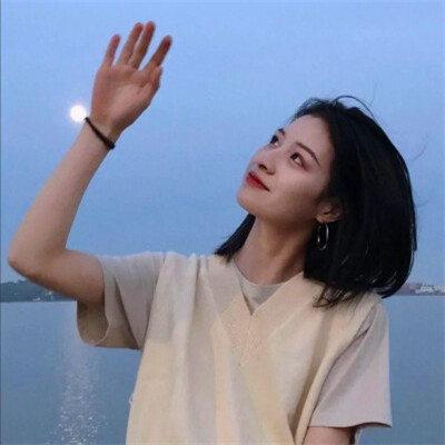 女生微信头像简约干净真人图片