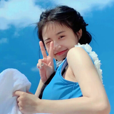 女生微信头像简约干净真人图片