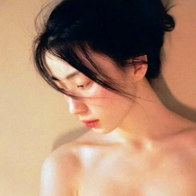 女生微信头像简约干净真人图片