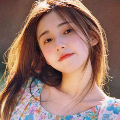 女生微信头像简约干净真人图片