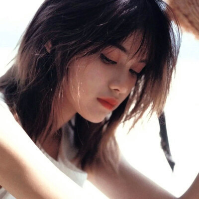 女生微信头像简约干净真人图片