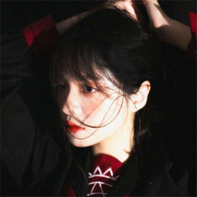 女生微信头像简约干净真人图片