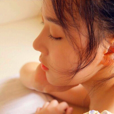 女生微信头像简约干净真人图片