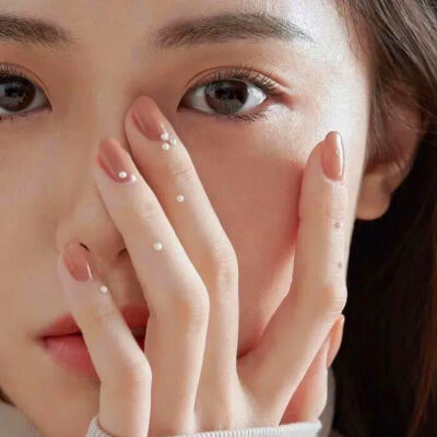 女生微信头像简约干净真人图片
