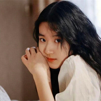 女生微信头像简约干净真人图片