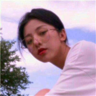 女生微信头像简约干净真人图片