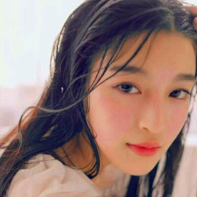 女生微信头像简约干净真人图片