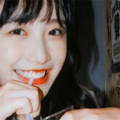 女生微信头像简约干净真人图片