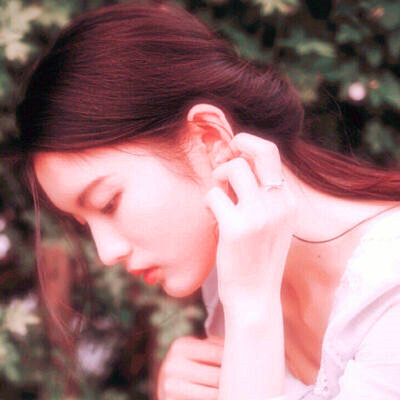 女生微信头像简约干净真人图片