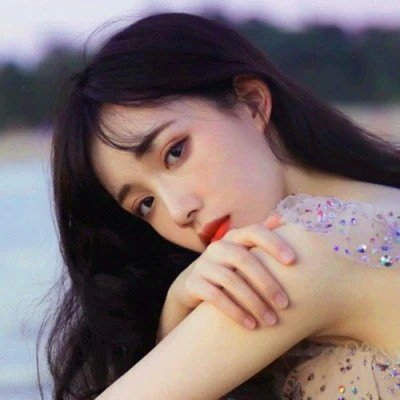 女生微信头像简约干净真人图片