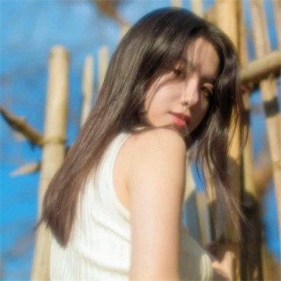 女生微信头像简约干净真人图片