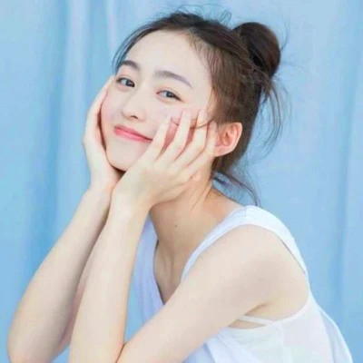 女生微信头像简约干净真人图片