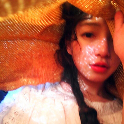 女生微信头像简约干净真人图片