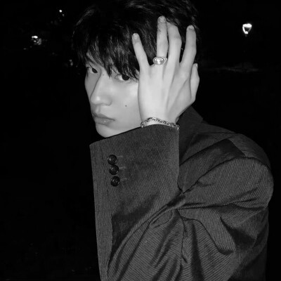 黑白系男生头像