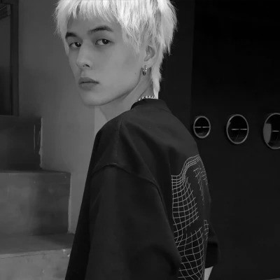 黑白系男生头像