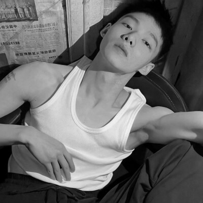 黑白系男生头像