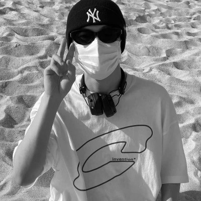 黑白系男生头像