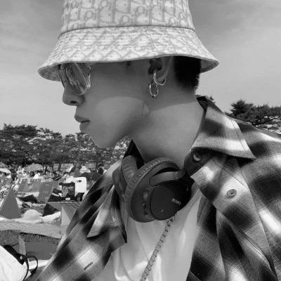 黑白系男生头像