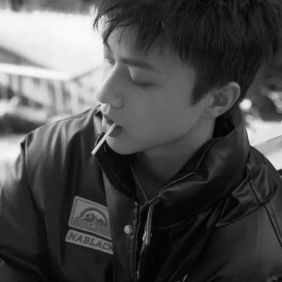 黑白系男生头像