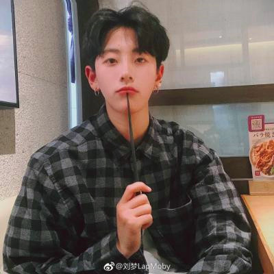 超帅的真人男生头像