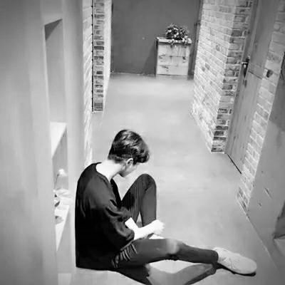 高清黑白男生头像图片