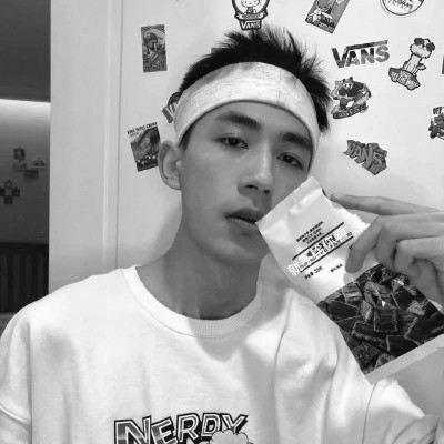 真人男生超酷帅气头像图片