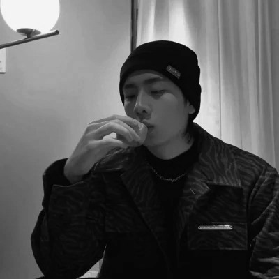 男生头像ins高级质感黑白