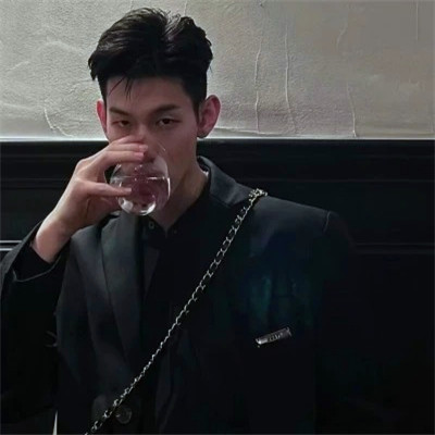 男生头像冷酷帅气阳光图片