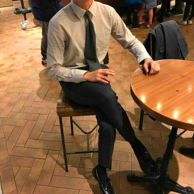 成熟男生头像图片真人