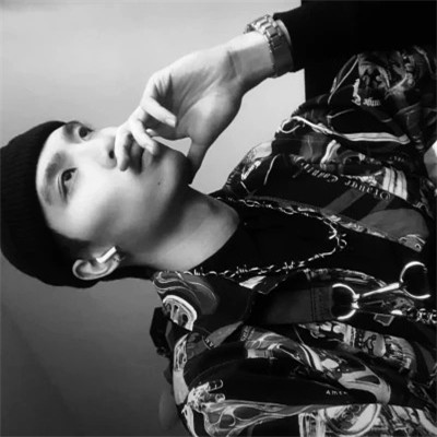 黑白头像男真人成熟图片