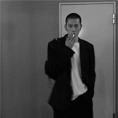 黑白头像男真人成熟图片