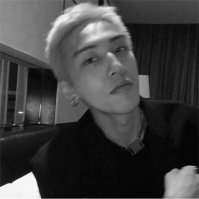 黑白头像男真人成熟图片