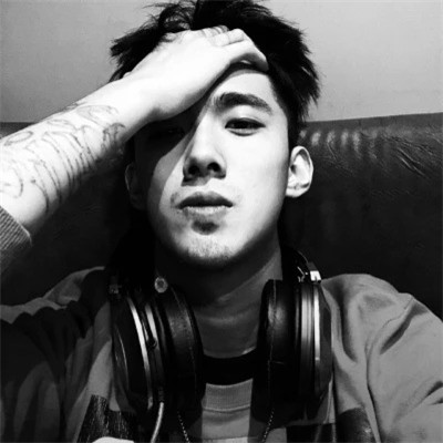 黑白头像男真人成熟图片