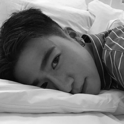 黑白头像男真人成熟图片